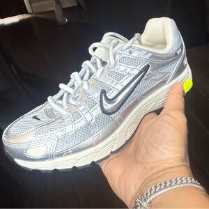 Nike Women Silver Metallic and Black Mesh Running Sneakers